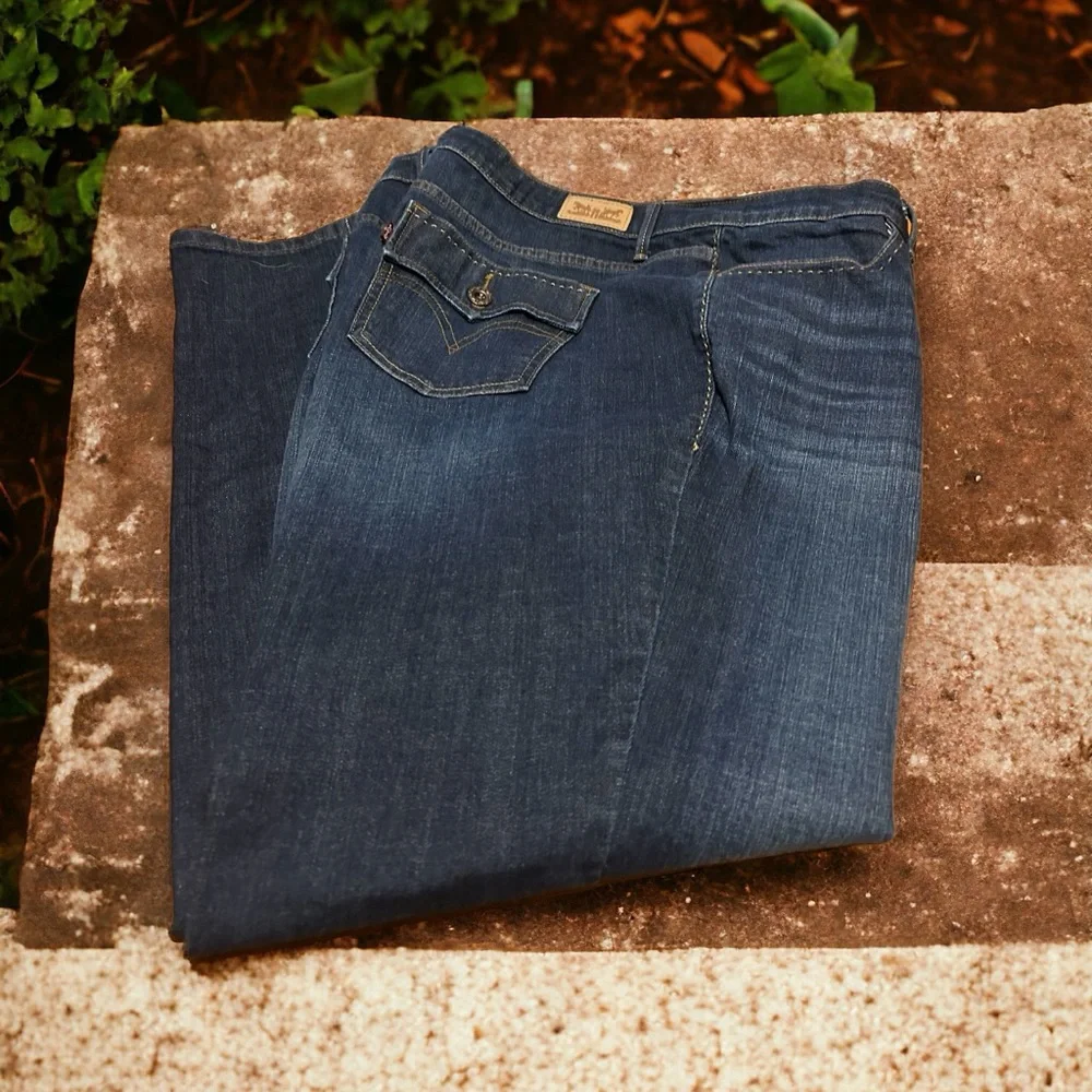Levi Womens Jean - Picture 1 of 5